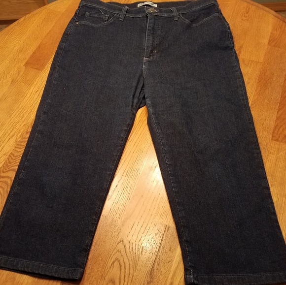 Lee Pants & Jumpsuits Lee Classic Fit Capri Jeans 2 Poshmark